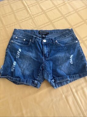 Vintage Blue Distressed Stretch  Rolled-Hem Jean Shorts Junior 9